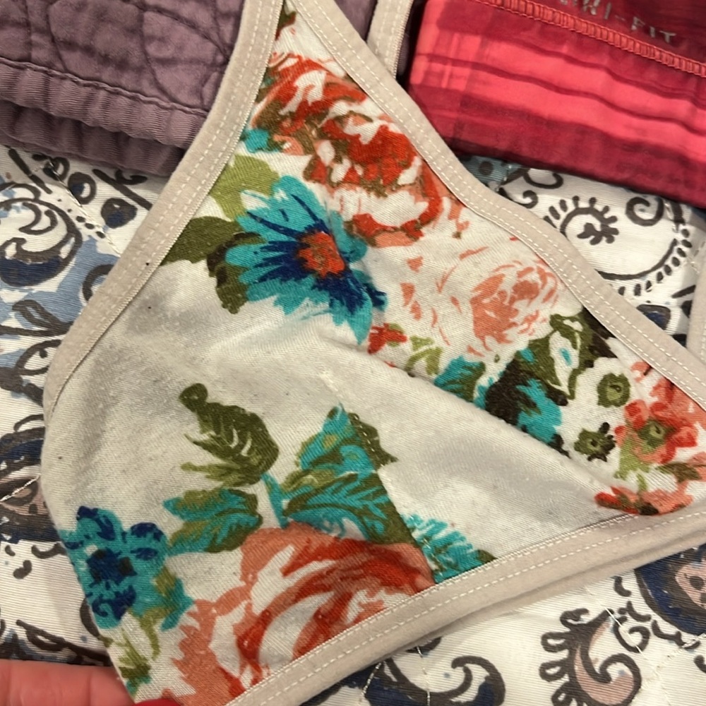 Bras - Picture 2 of 6
